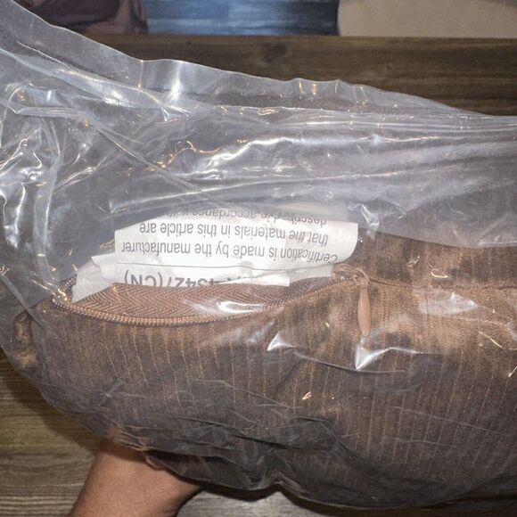 Ever Grace 18" x 18" Square Pillow. Cub Brown solid ribbed textured pillow. NWT - Picture 7 of 7